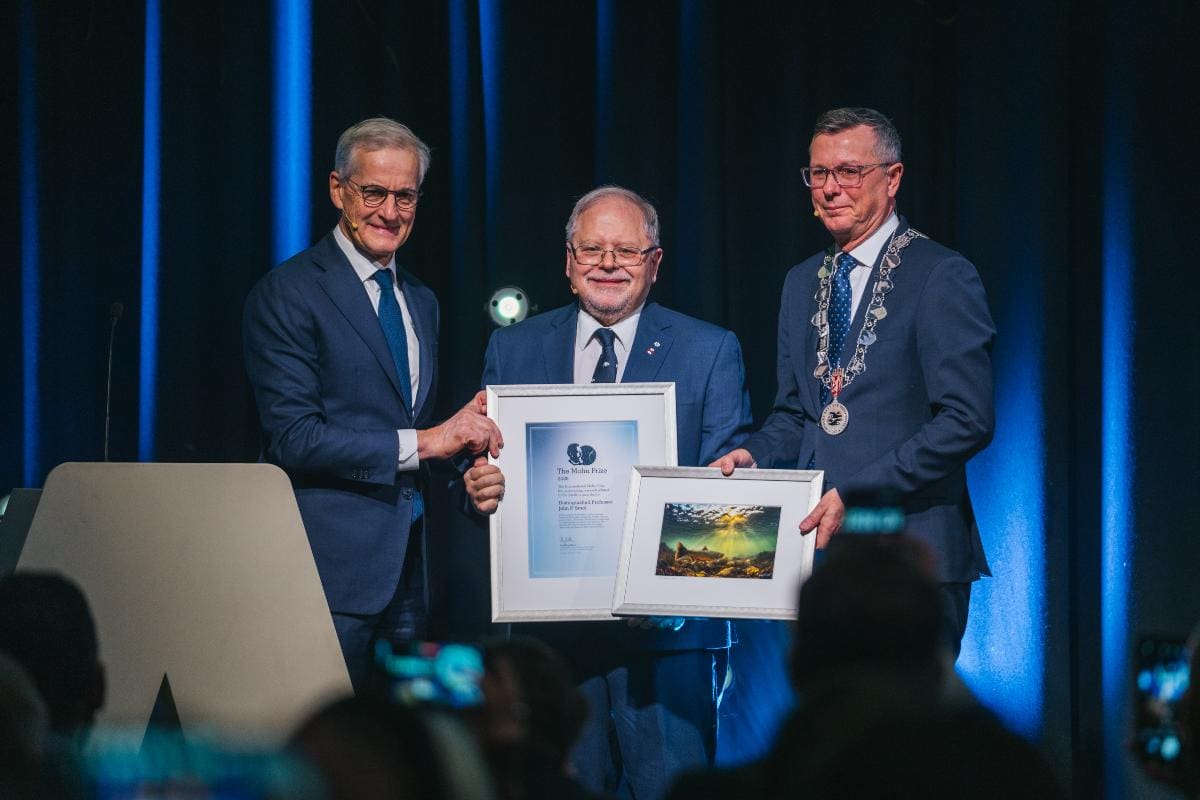 Støre ga Mohnprisen til kanadisk forsker